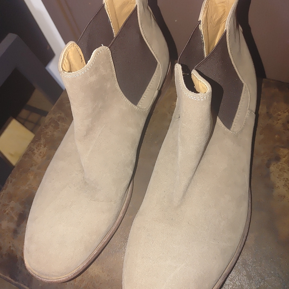 Men's Stylish Faux Suede Boots by Robert Wayne.